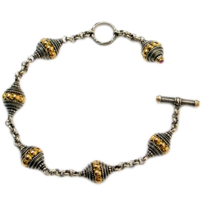 Bracelet in 18K solid Yellow Gold and sterling silver.
