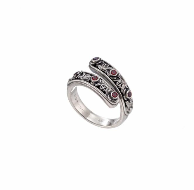 Ring in sterling silver with garnets.Nefeli Ring in Sterling Silver with Garnets